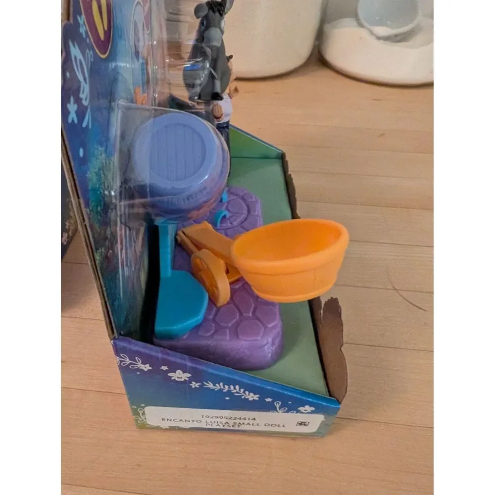 Disney Encanto‎ Luisa Small Doll Playset